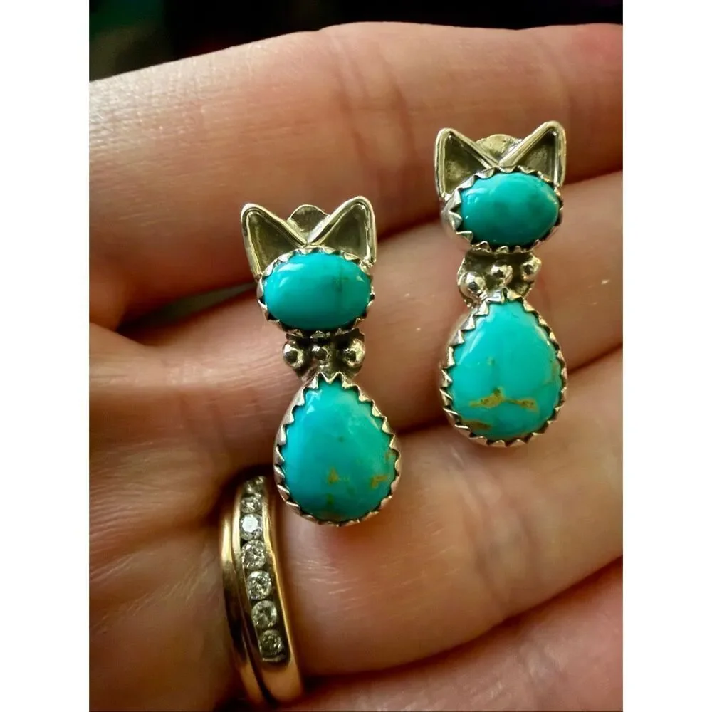 Kingman Turquoise Cat Earrings Cute Southwestern Kitty Sterling Silver Stud